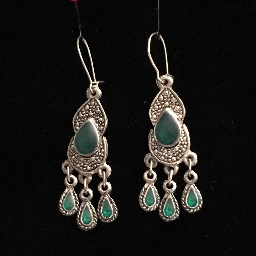 💚 Green dangle earrings 💚